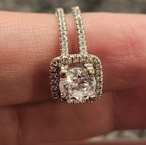 Beautiful 18k gold and diamond ring from Simon G in very good condition. - Picture 2 of 13